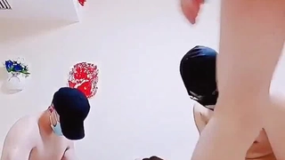 奶子很挺 手指抠逼 后入式插 假JJ骑乘 来回抽插