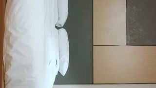 大美女思瑞穿着性感肉色丝袜和高跟鞋撅起翘臀掰穴挑逗