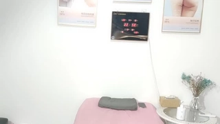 个男人都会心动【九头身170CM高挑可爱女神】9分超高颜值 完美身材比例 顶级尤物啊，既能性感又可以狠可爱