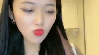 小巧的少女Zoe在这部完整电影中被猛烈地操着她的阴道